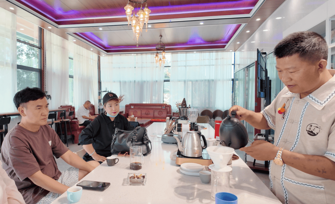 行时】一杯咖啡煮出边疆振兴新图景AG真人